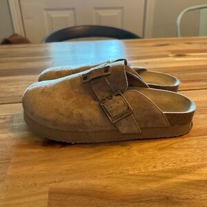 American Eagle clogs size 7 womens